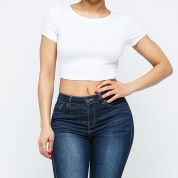 ❌SOLD OUT❌ A LITTLE BASIC WHITE CROSS BACK TEE - Picture 3 of 3